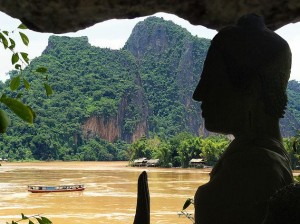 Cruero por Indochina. En la foto el curso alto del Mekong , en Laos. Imagen de Baon.